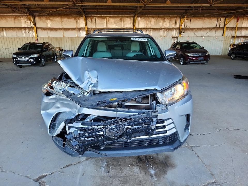 2019 TOYOTA HIGHLANDER HYBRID LE 5