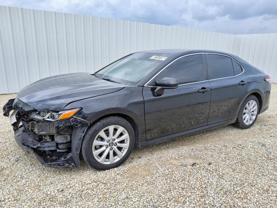 2018 TOYOTA CAMRY LE - 1