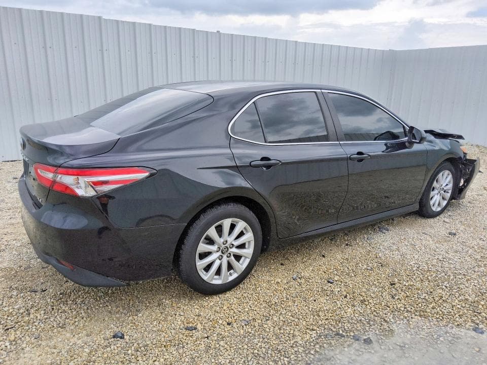 2018 TOYOTA CAMRY LE 3