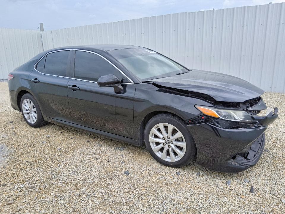 2018 TOYOTA CAMRY LE 4