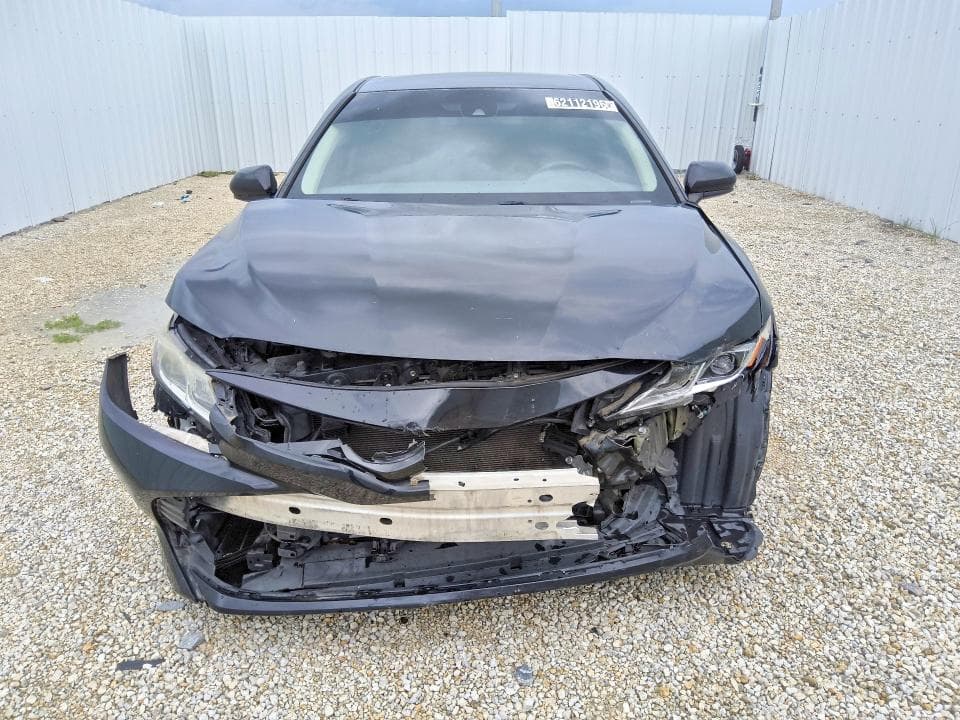 2018 TOYOTA CAMRY LE 5