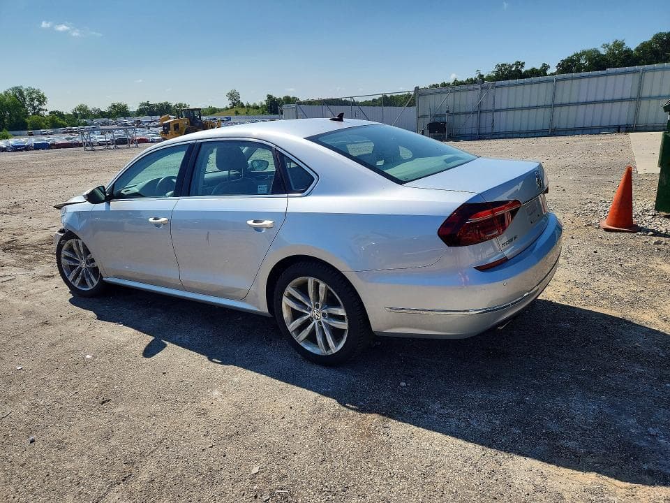 2018 VOLKSWAGEN PASSAT SE 2