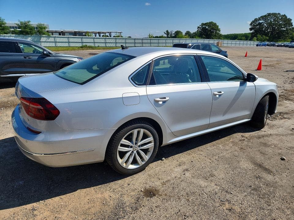 2018 VOLKSWAGEN PASSAT SE 3