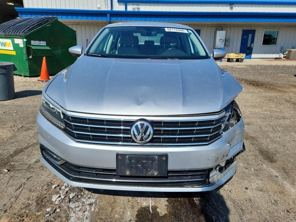 2018 VOLKSWAGEN PASSAT SE 5