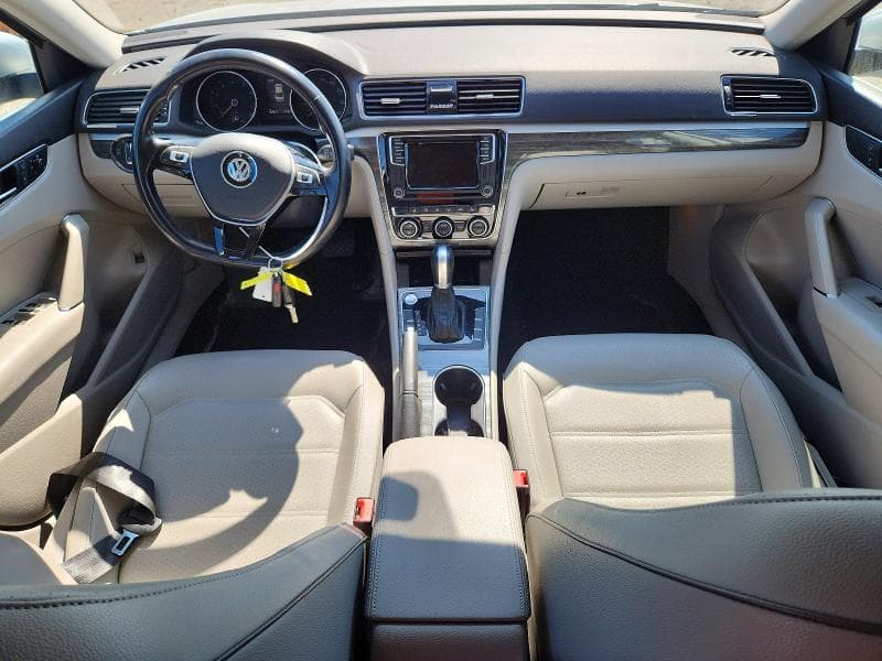 2018 VOLKSWAGEN PASSAT SE 8