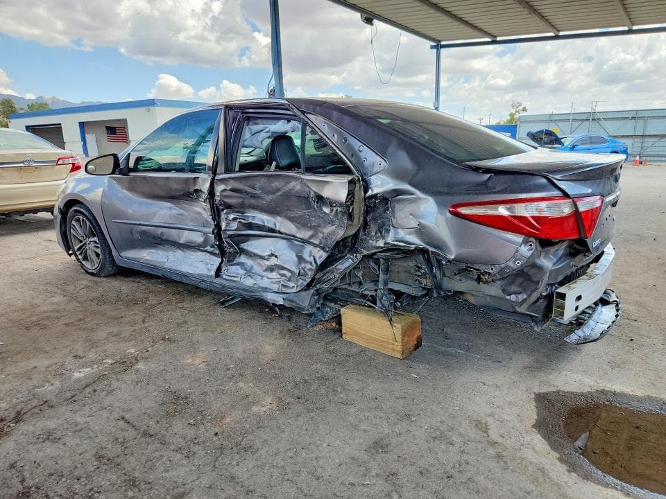 2017 TOYOTA CAMRY SE 2
