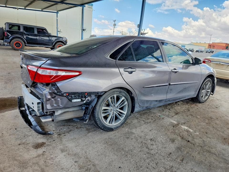 2017 TOYOTA CAMRY SE 3