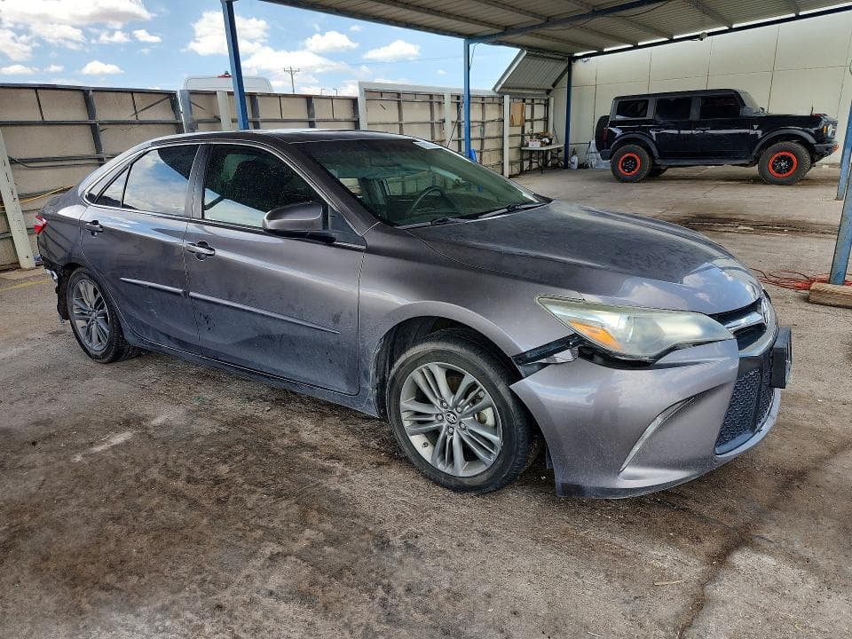 2017 TOYOTA CAMRY SE 4
