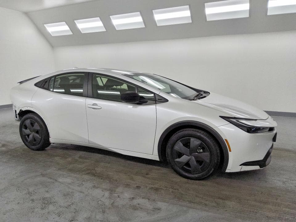 2025 TOYOTA PRIUS LE 4