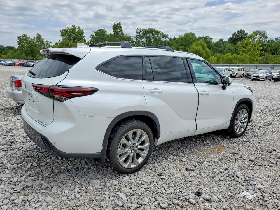 2025 TOYOTA HIGHLANDER LIMITED 3
