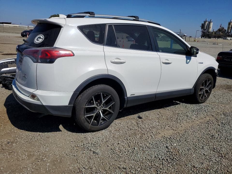 2017 TOYOTA RAV4 HV SE 3