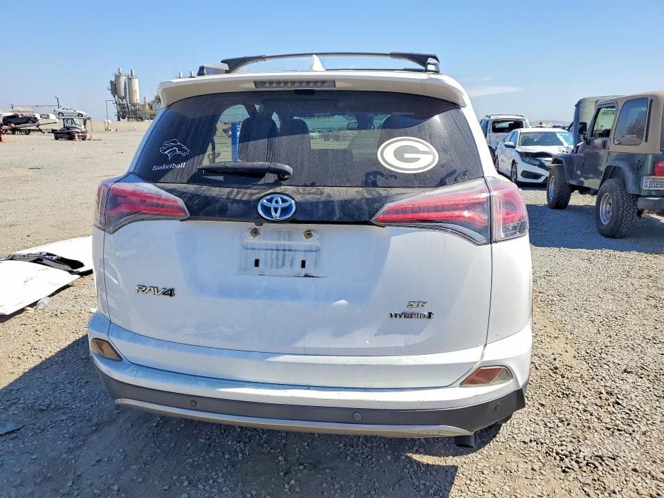 2017 TOYOTA RAV4 HV SE 6
