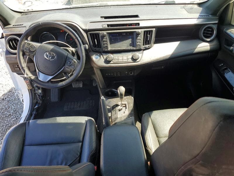 2017 TOYOTA RAV4 HV SE 8