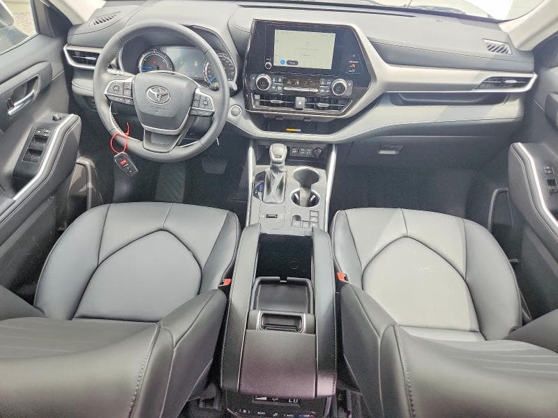 2025 TOYOTA HIGHLANDER HYBRID XLE 8