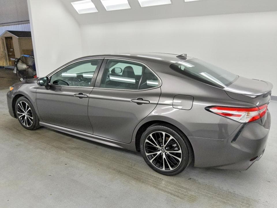2020 TOYOTA CAMRY SE 2