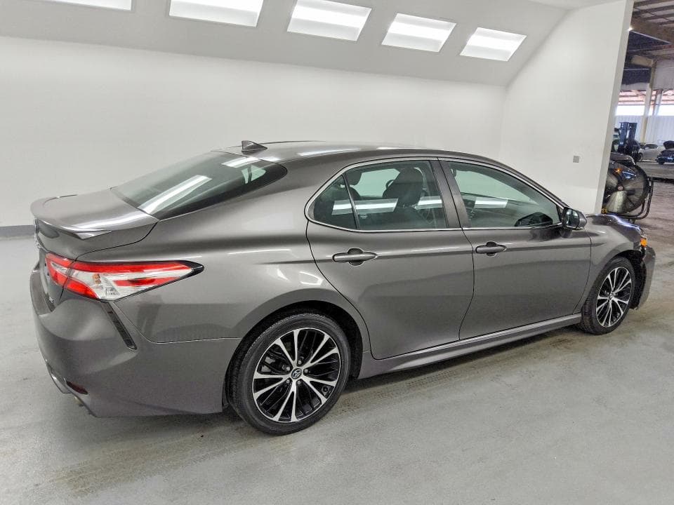 2020 TOYOTA CAMRY SE 3