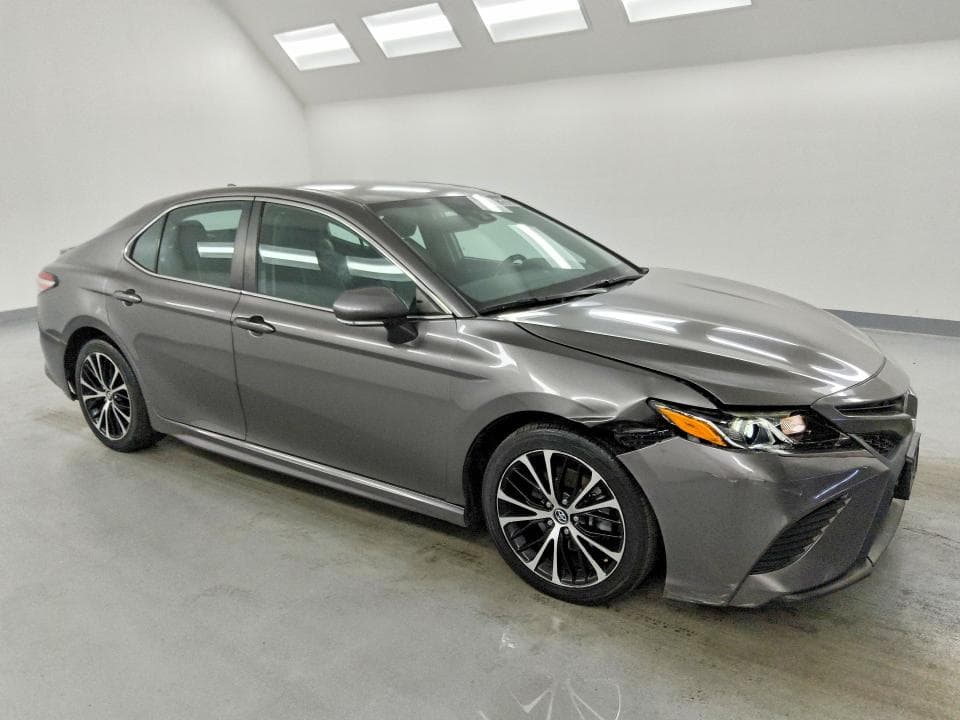 2020 TOYOTA CAMRY SE 4
