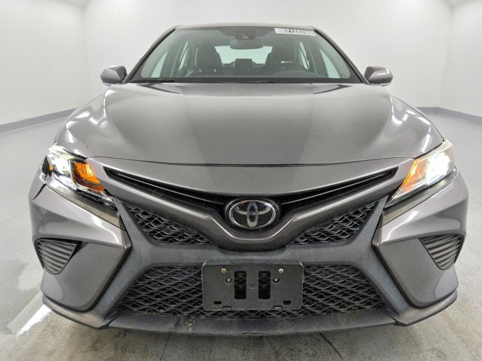 2020 TOYOTA CAMRY SE 5