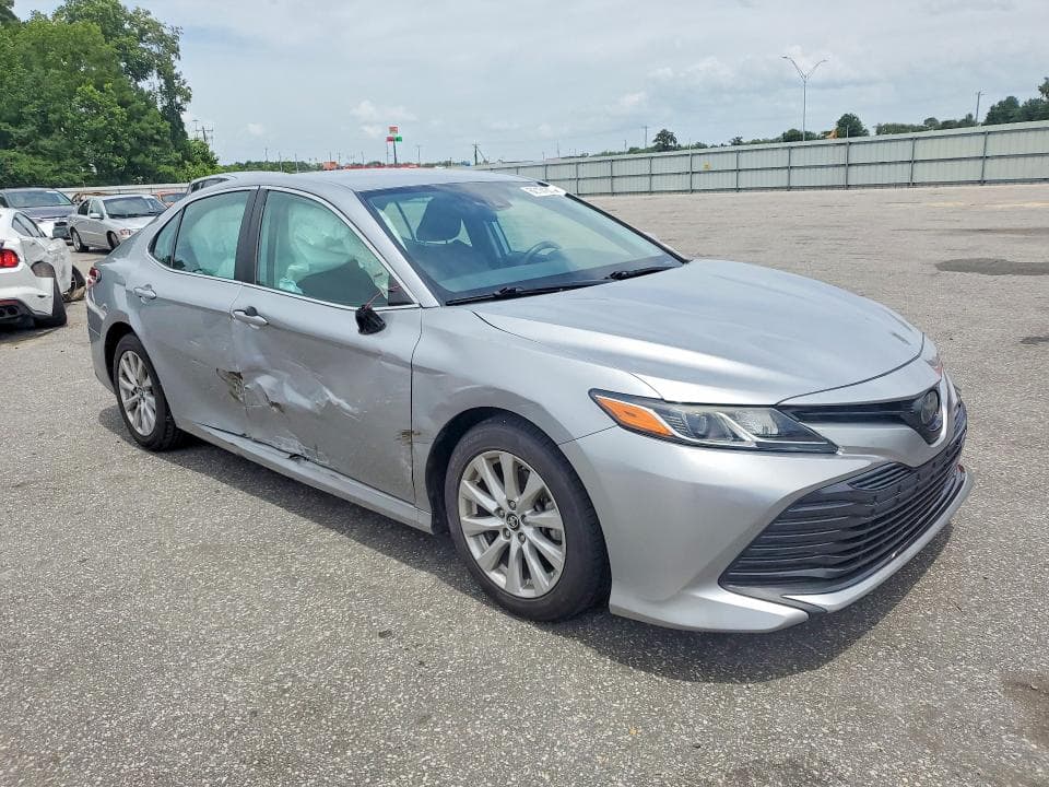 2019 TOYOTA CAMRY LE 4