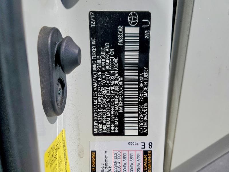 2018 TOYOTA C-HR XLE 12