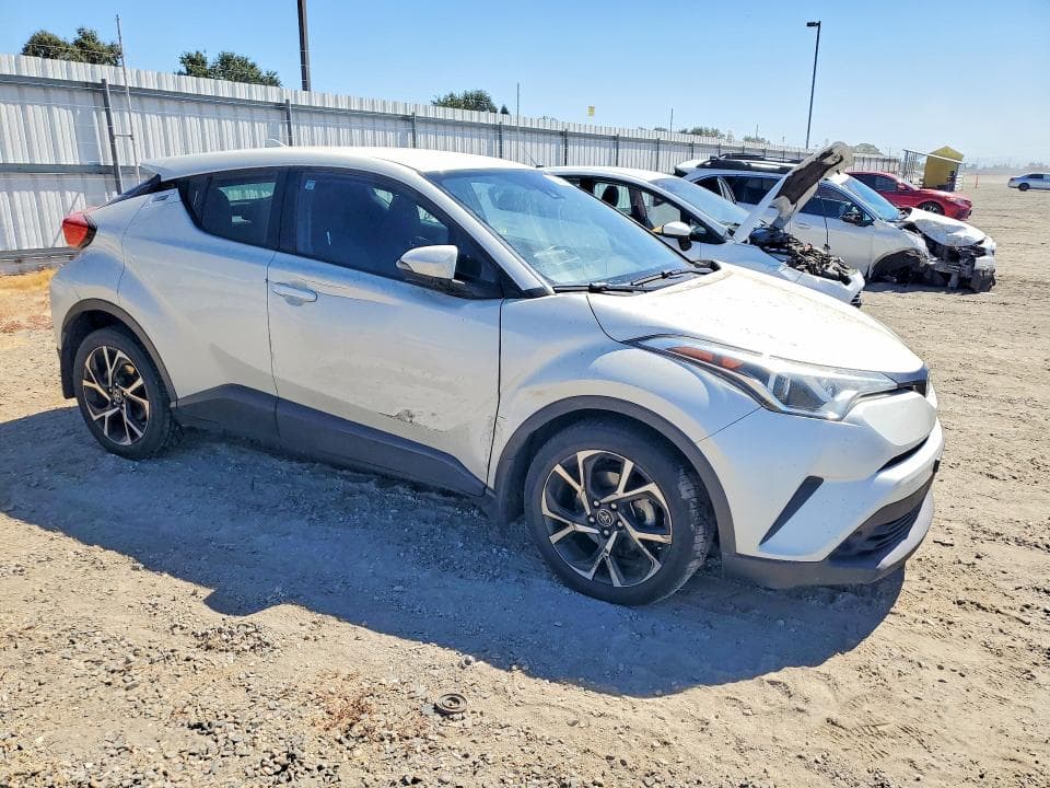 2018 TOYOTA C-HR XLE 4