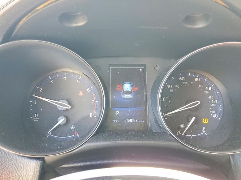 2018 TOYOTA C-HR XLE 9