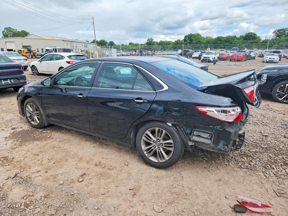 2017 TOYOTA CAMRY SE 2