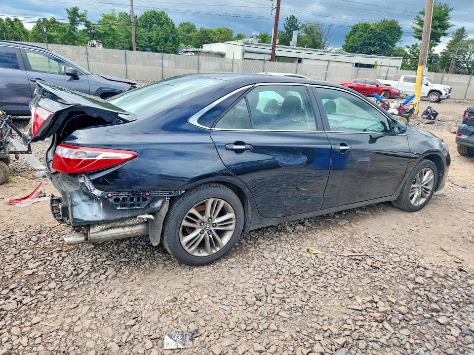 2017 TOYOTA CAMRY SE 3