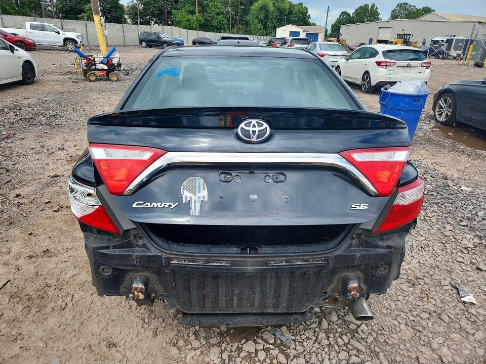 2017 TOYOTA CAMRY SE 6