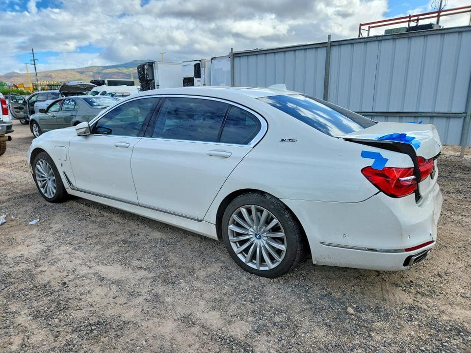 2018 BMW 740 XE 2