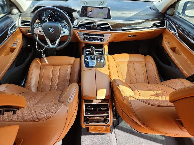 2018 BMW 740 XE 8