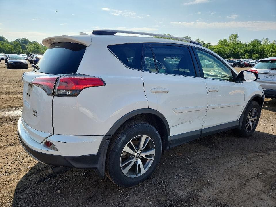 2017 TOYOTA RAV4 XLE 3