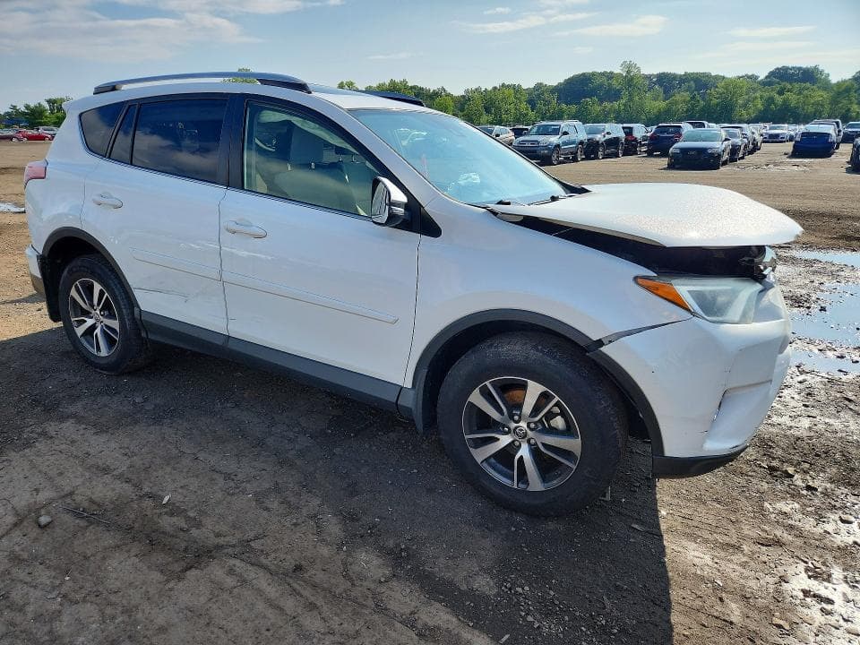 2017 TOYOTA RAV4 XLE 4