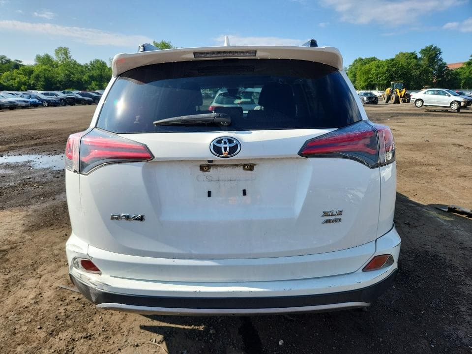 2017 TOYOTA RAV4 XLE 6