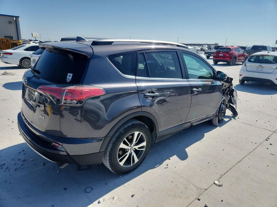 2018 TOYOTA RAV4 XLE 3