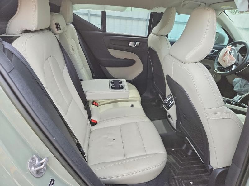 2023 VOLVO XC40 PLUS 11
