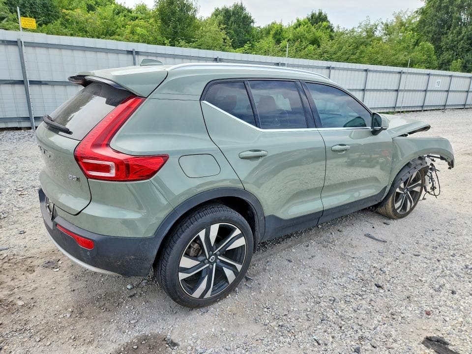 2023 VOLVO XC40 PLUS 3