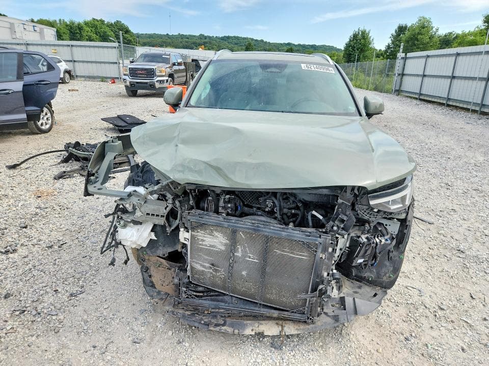 2023 VOLVO XC40 PLUS 5