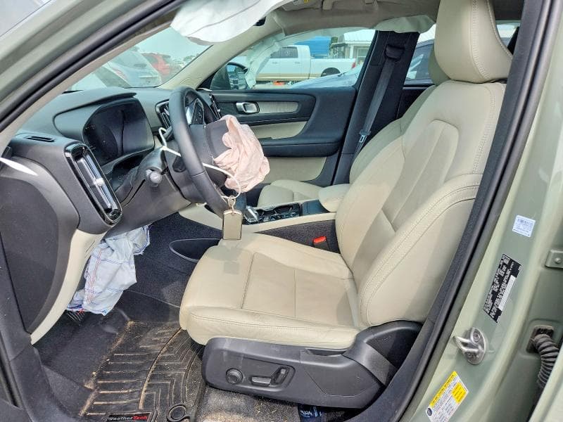 2023 VOLVO XC40 PLUS 7