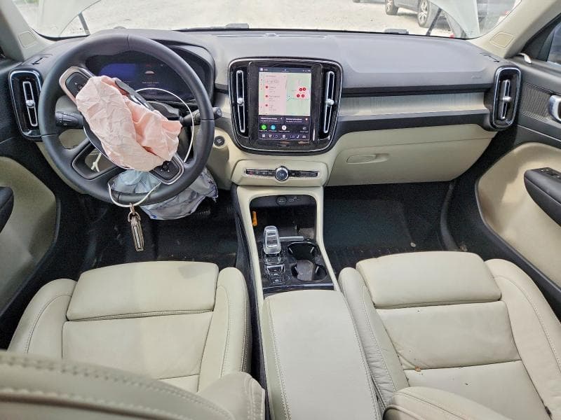 2023 VOLVO XC40 PLUS 8