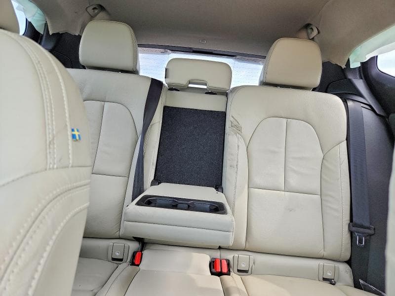 2023 VOLVO XC40 PLUS 10