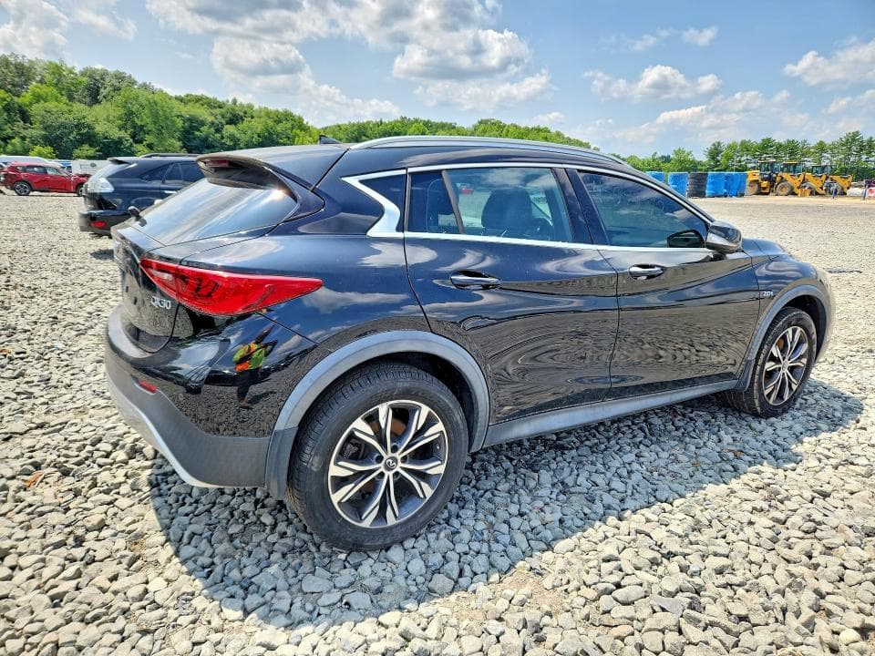 2017 INFINITI QX30 BASE 3
