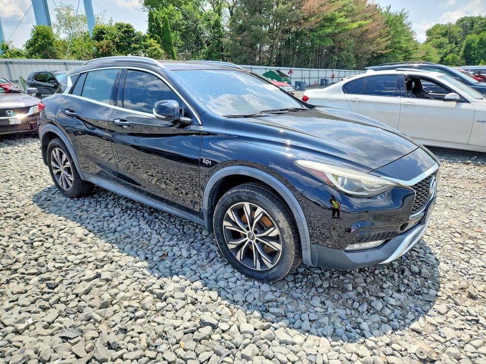 2017 INFINITI QX30 BASE 4