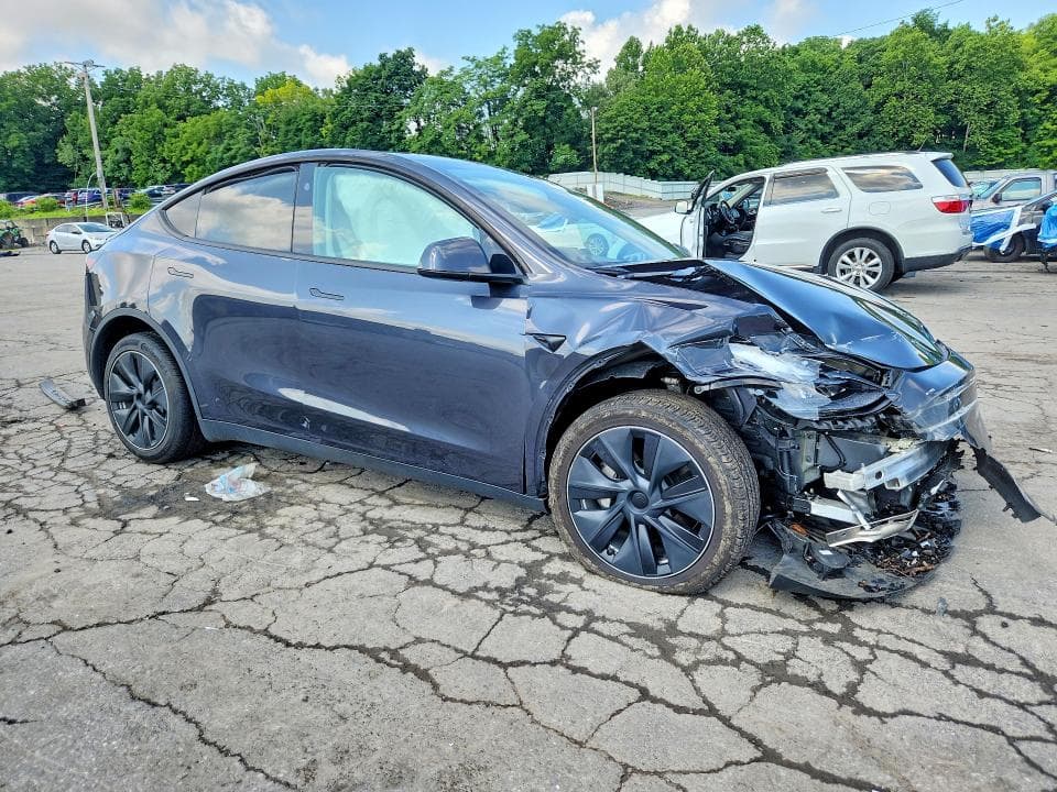 2024 TESLA MODEL Y 4