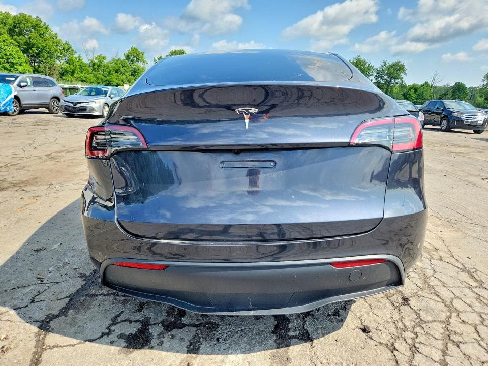 2024 TESLA MODEL Y 6