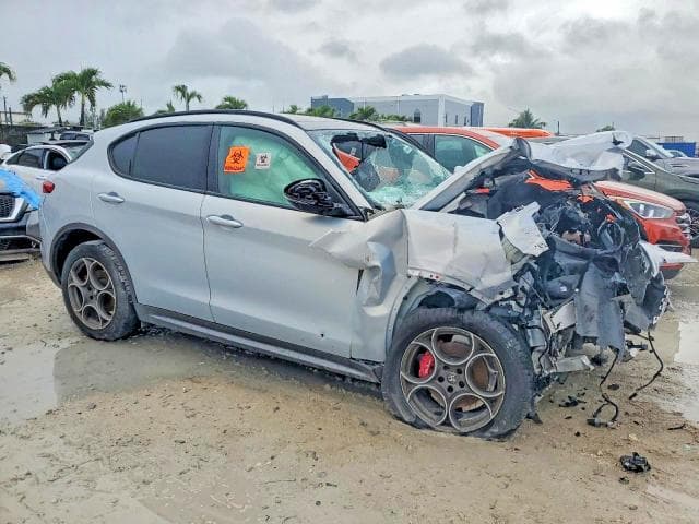 2022 ALFA ROMEO STELVIO TI TI 4