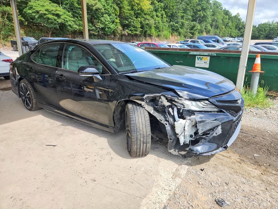2019 TOYOTA CAMRY XSE 4