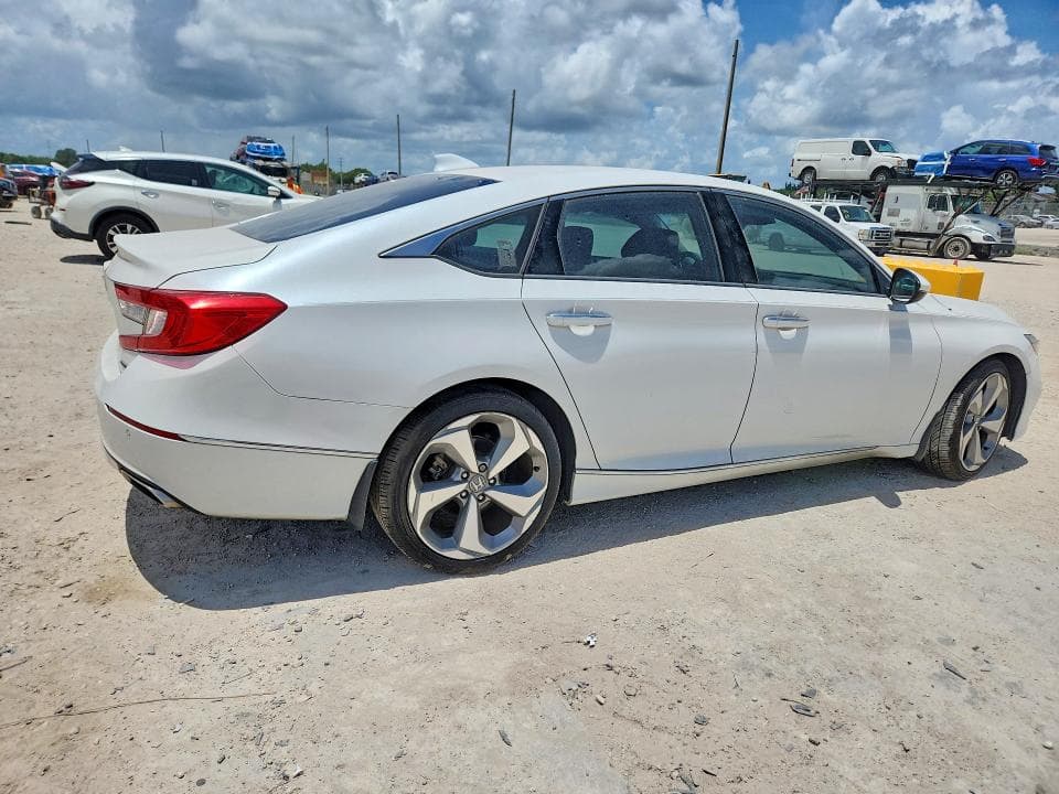 2018 HONDA ACCORD TOURING 3