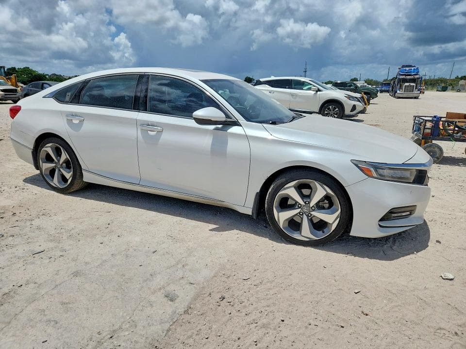 2018 HONDA ACCORD TOURING 4