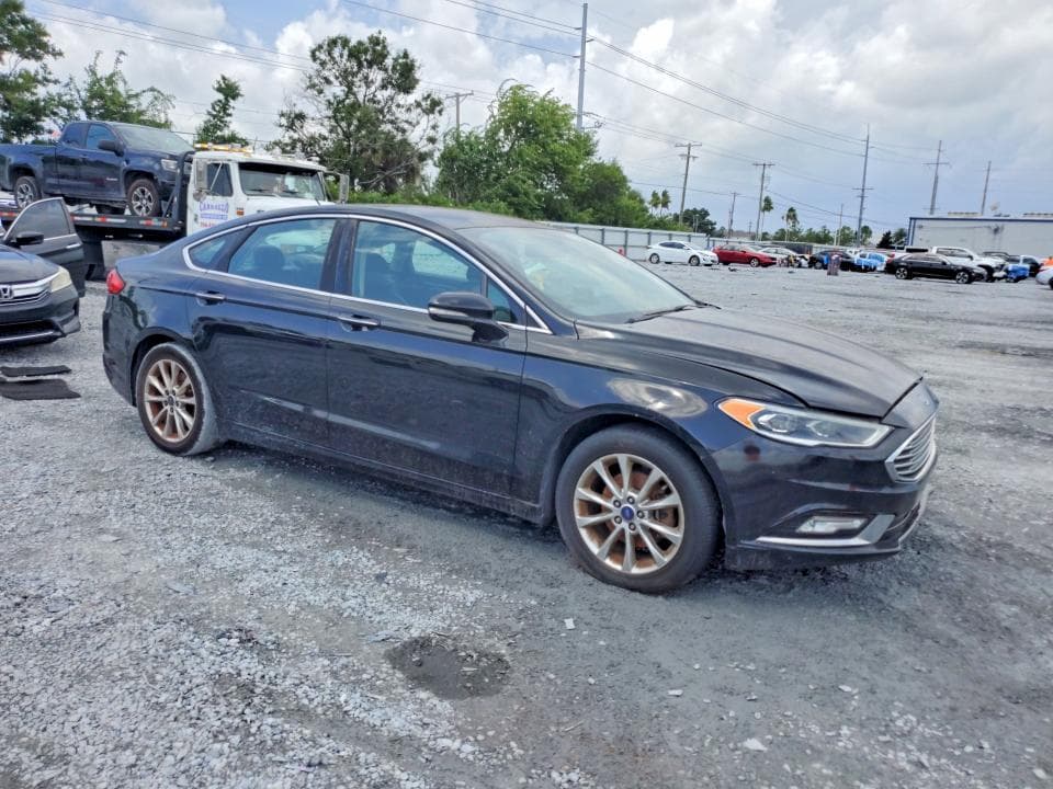 2017 FORD FUSION SE 4